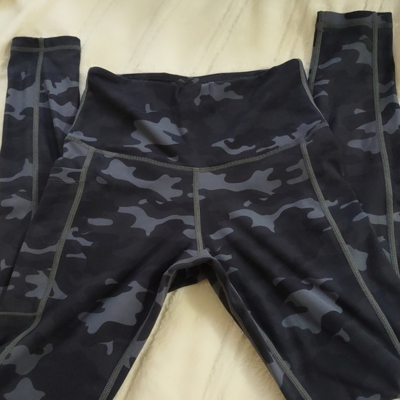 Fety high waisted leggings featured in Elle magazine in 2020 - Picture 3 of 9